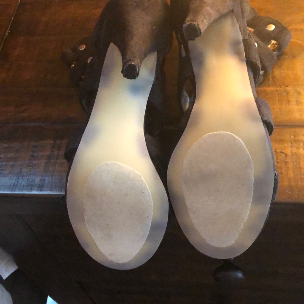 Shoes - Picture 4 of 5